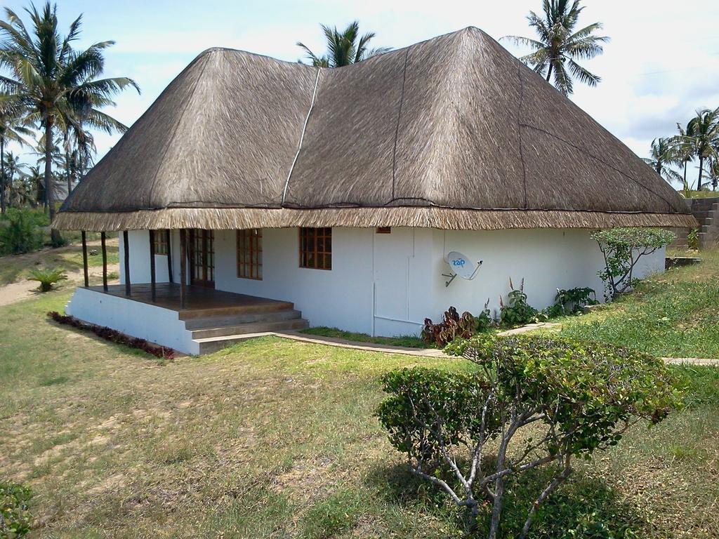 Blue Moon Beach Holiday Resort 이냠바느 객실 사진