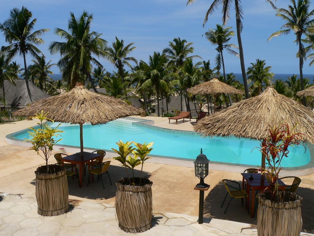 Blue Moon Beach Holiday Resort 이냠바느 외부 사진