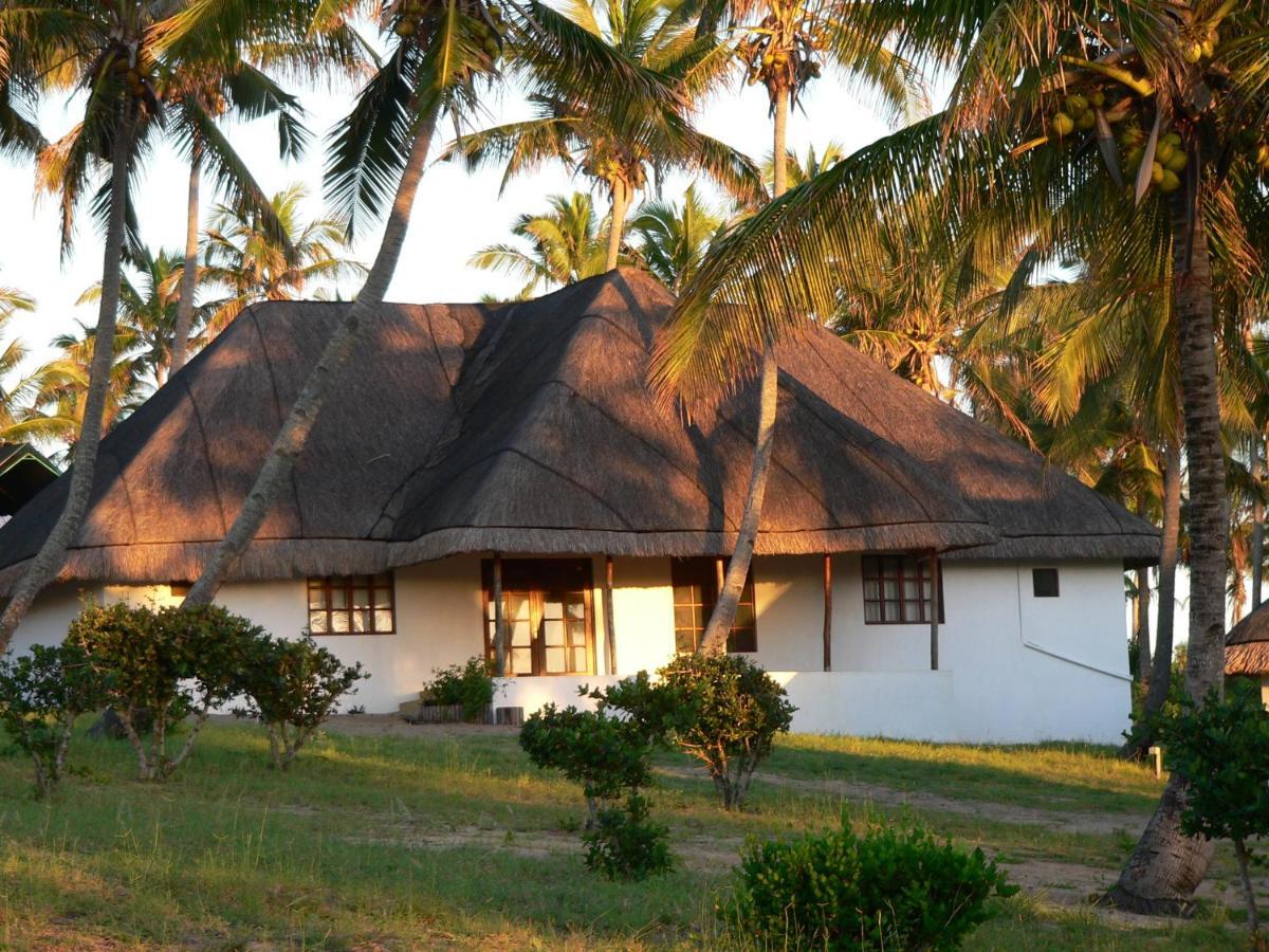 Blue Moon Beach Holiday Resort 이냠바느 객실 사진